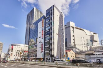 雨にも濡れない？駅から徒歩１分の眉ダンディズム 天神橋六丁目店｜採用サイト｜眉ダンディズム【公式】